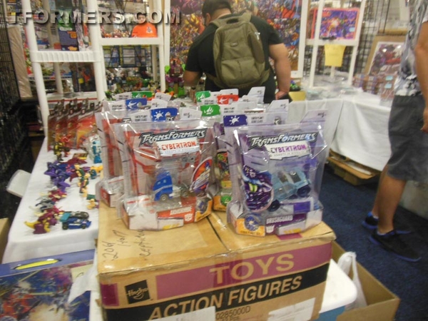 BotCon 2013   The Transformers Convention Dealer Room Image Gallery   OVER 500 Images  (310 of 582)